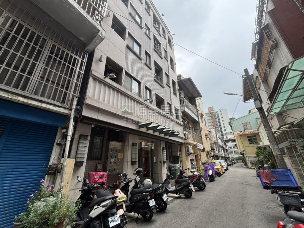 一中敦華１８透套房屋室內格局與周邊環境