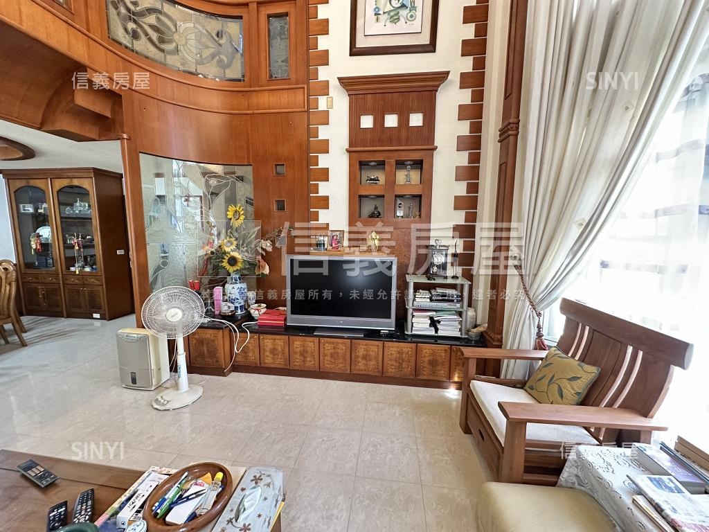 秀岡山莊美麗無雙房屋室內格局與周邊環境