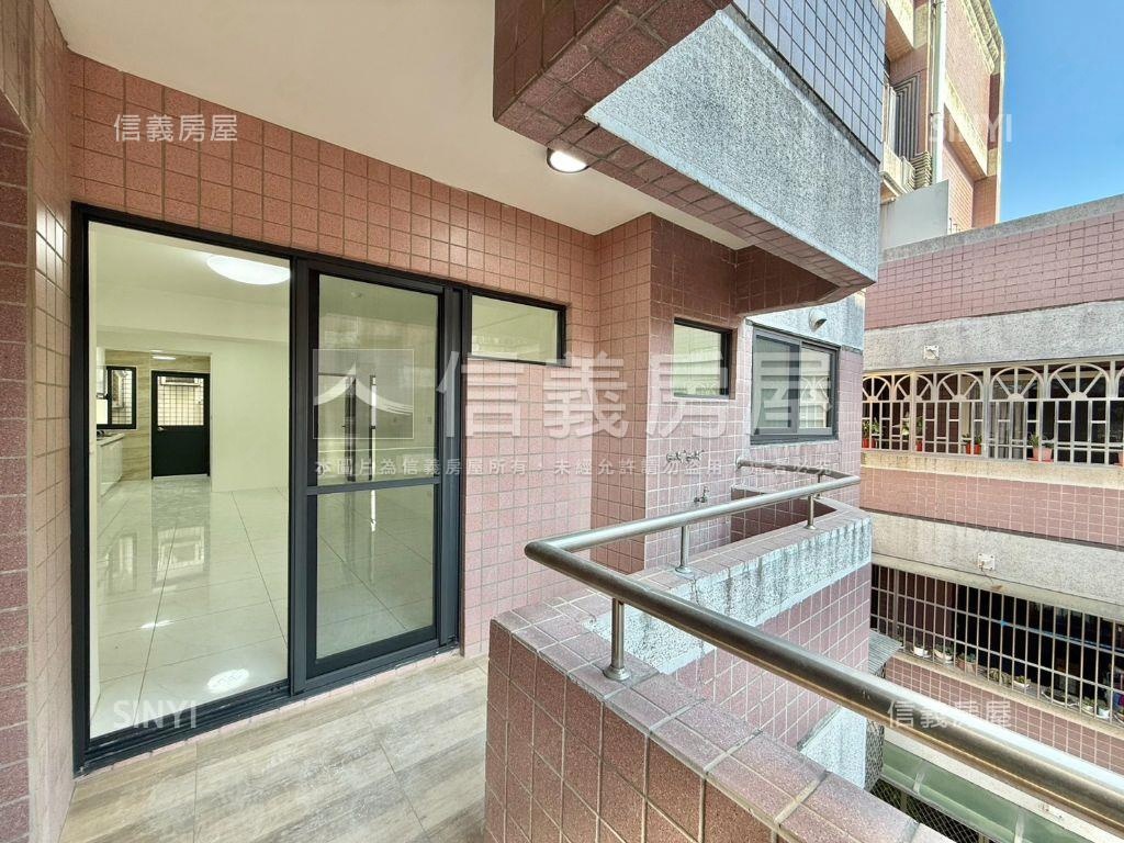 近捷運川普皇家三房車位Ｃ房屋室內格局與周邊環境