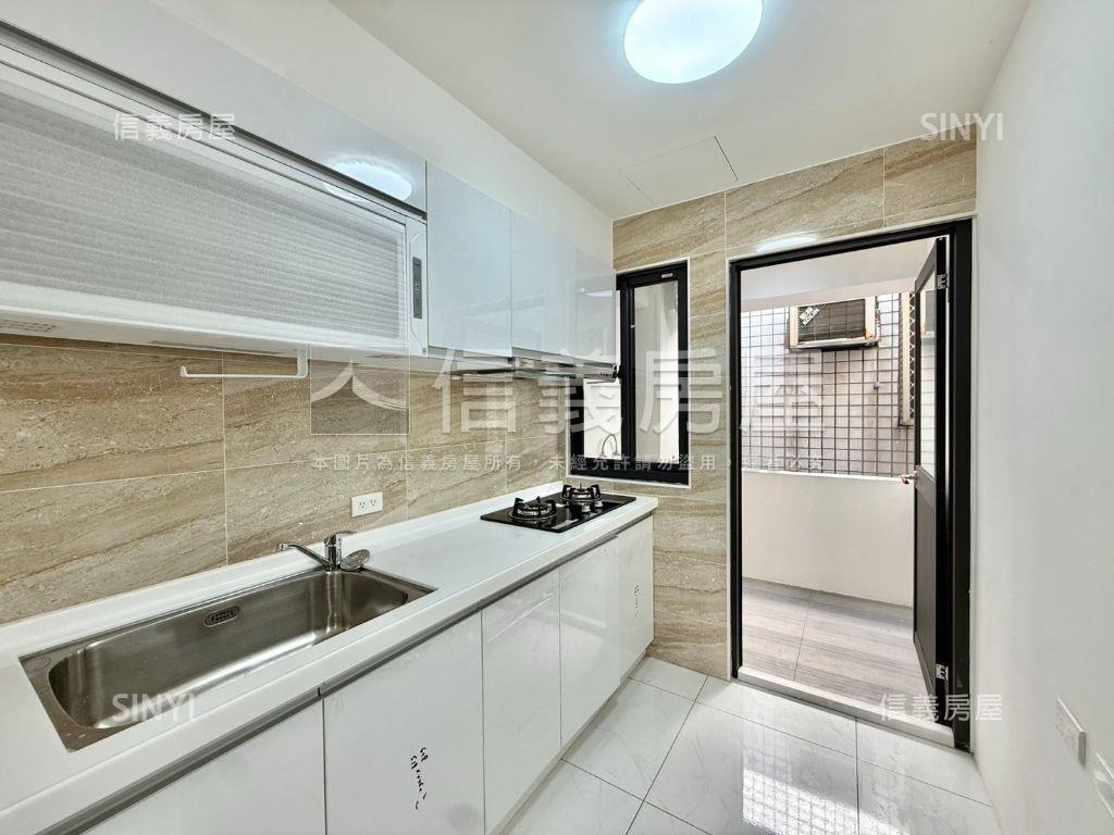 近捷運川普皇家三房車位Ｃ房屋室內格局與周邊環境