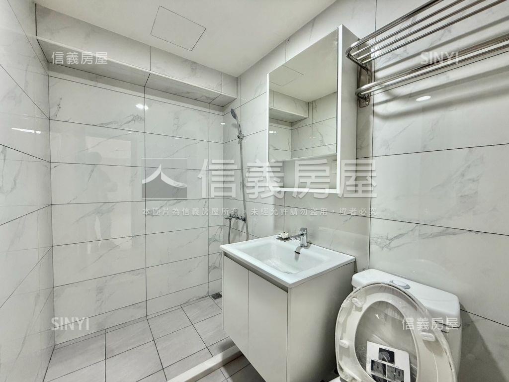 近捷運川普皇家三房車位Ｃ房屋室內格局與周邊環境