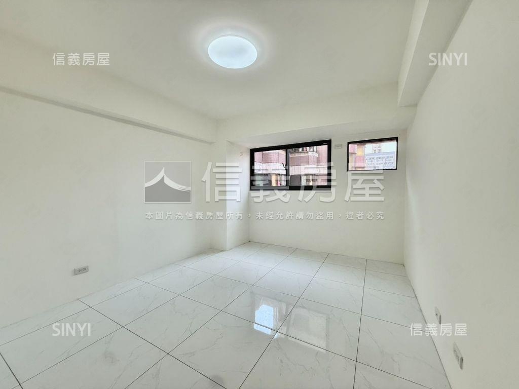 近捷運川普皇家三房車位Ｃ房屋室內格局與周邊環境