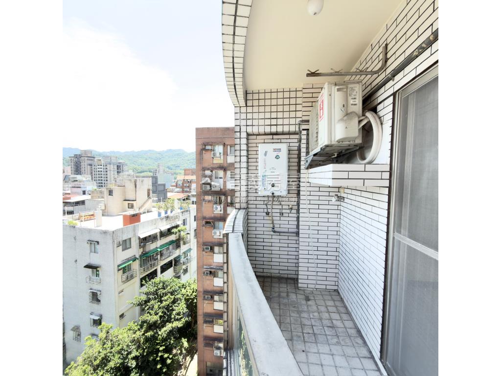 南方翡翠電梯兩房坡平車位房屋室內格局與周邊環境