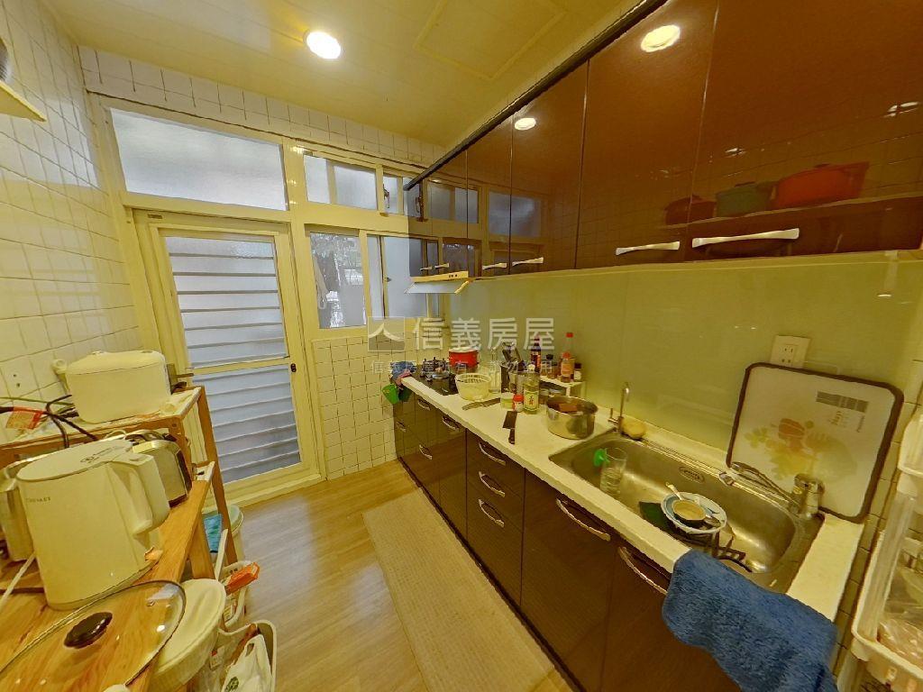 靜心學園裝潢美屋房屋室內格局與周邊環境