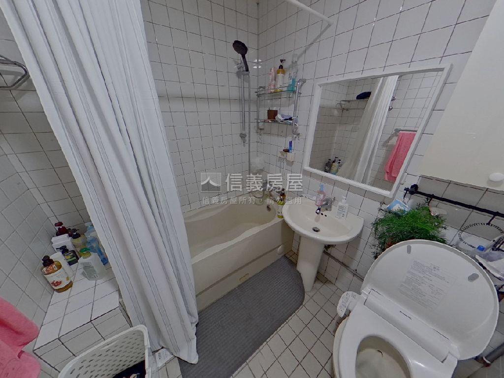 靜心學園裝潢美屋房屋室內格局與周邊環境