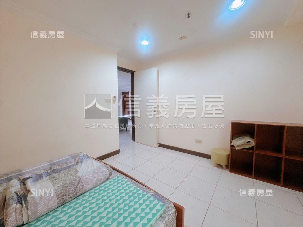 近中國醫電梯次頂樓三房房屋室內格局與周邊環境