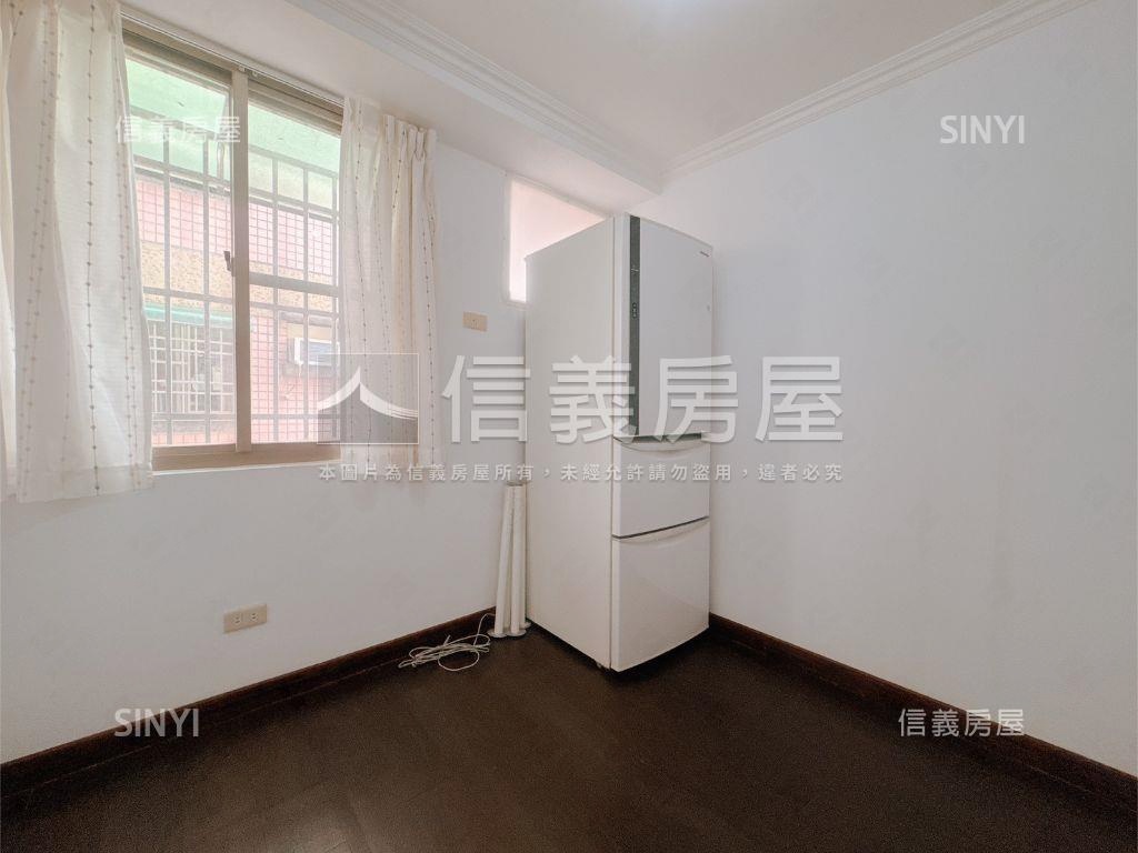 近中國醫電梯次頂樓三房房屋室內格局與周邊環境