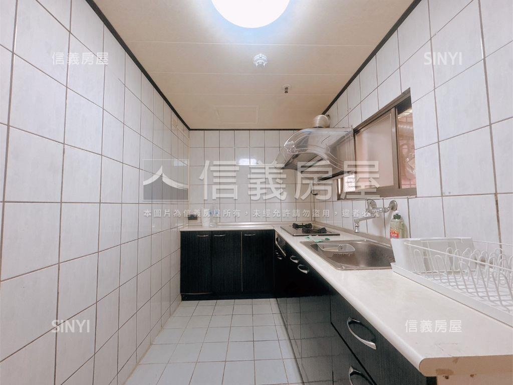 近中國醫電梯次頂樓三房房屋室內格局與周邊環境