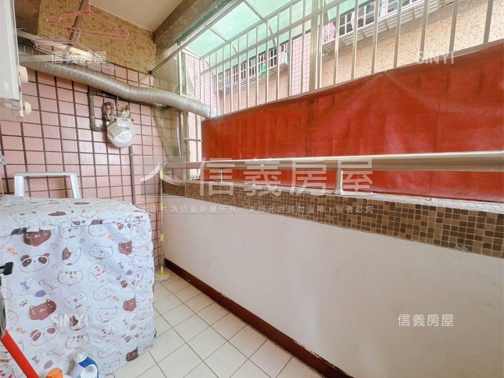 近中國醫電梯次頂樓三房房屋室內格局與周邊環境