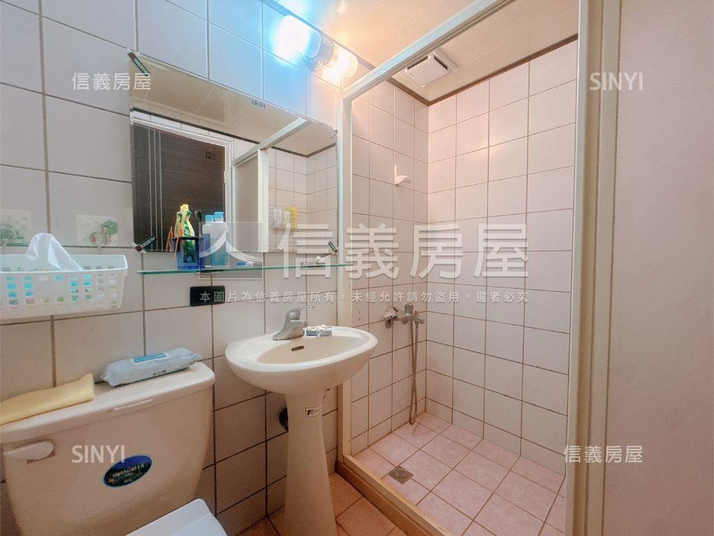 近中國醫電梯次頂樓三房房屋室內格局與周邊環境