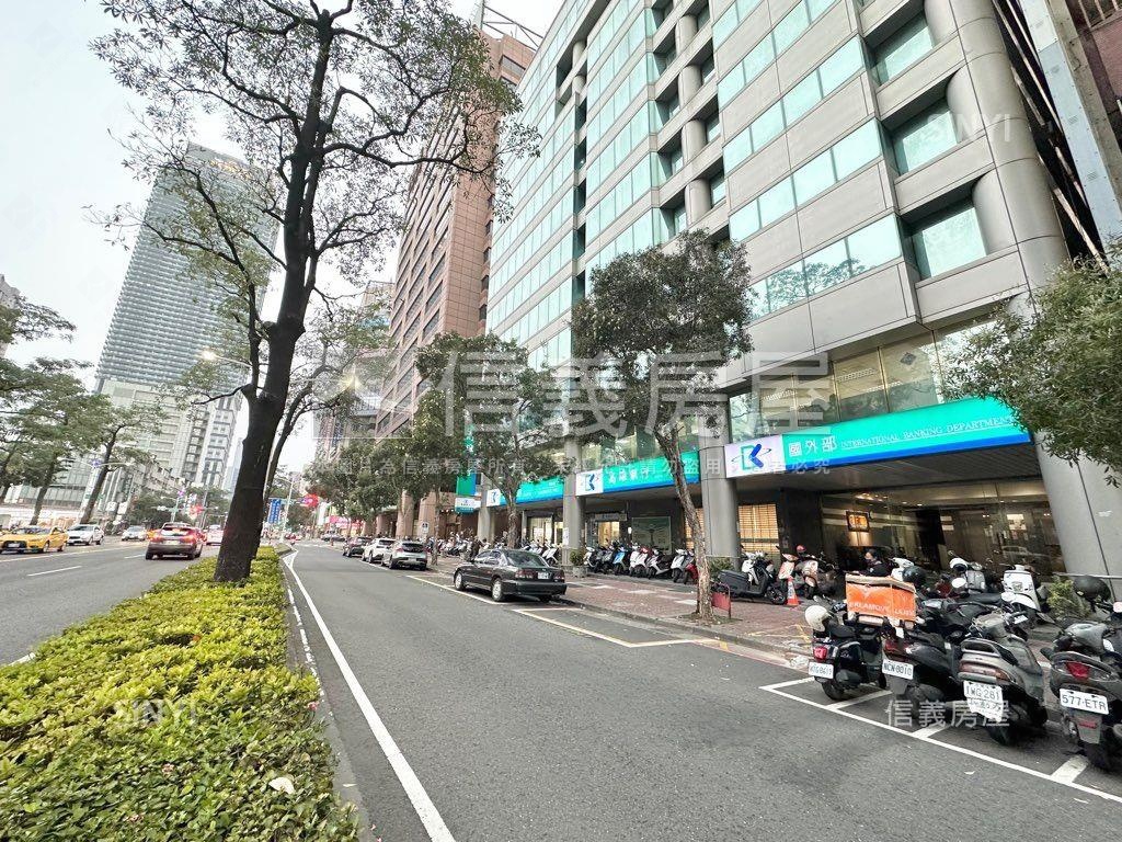 近三多遠百面寬商五店霸房屋室內格局與周邊環境