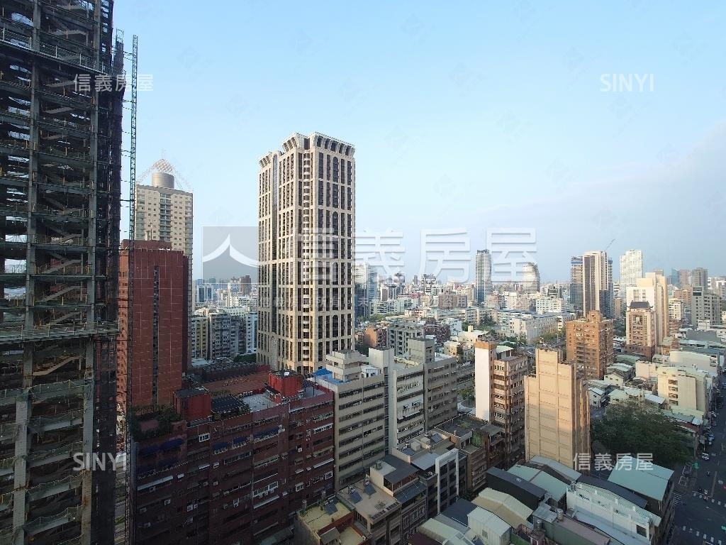 愛情河左岸Ａ８兩房平車房屋室內格局與周邊環境