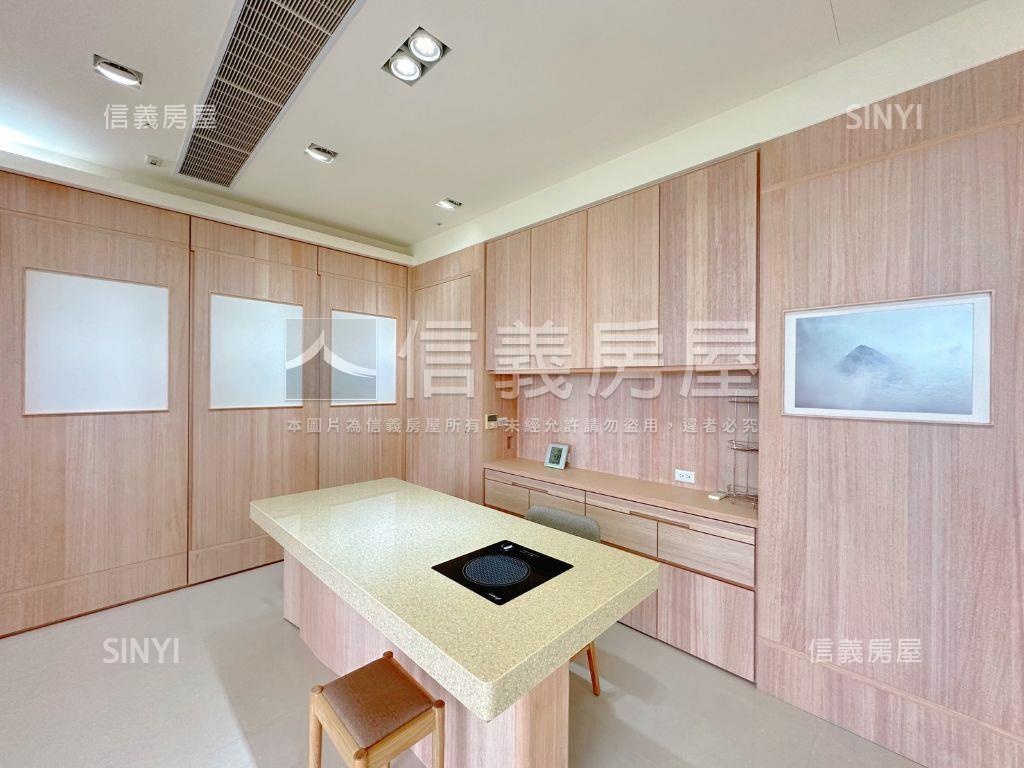 河岸高樓豪邸附三平車房屋室內格局與周邊環境