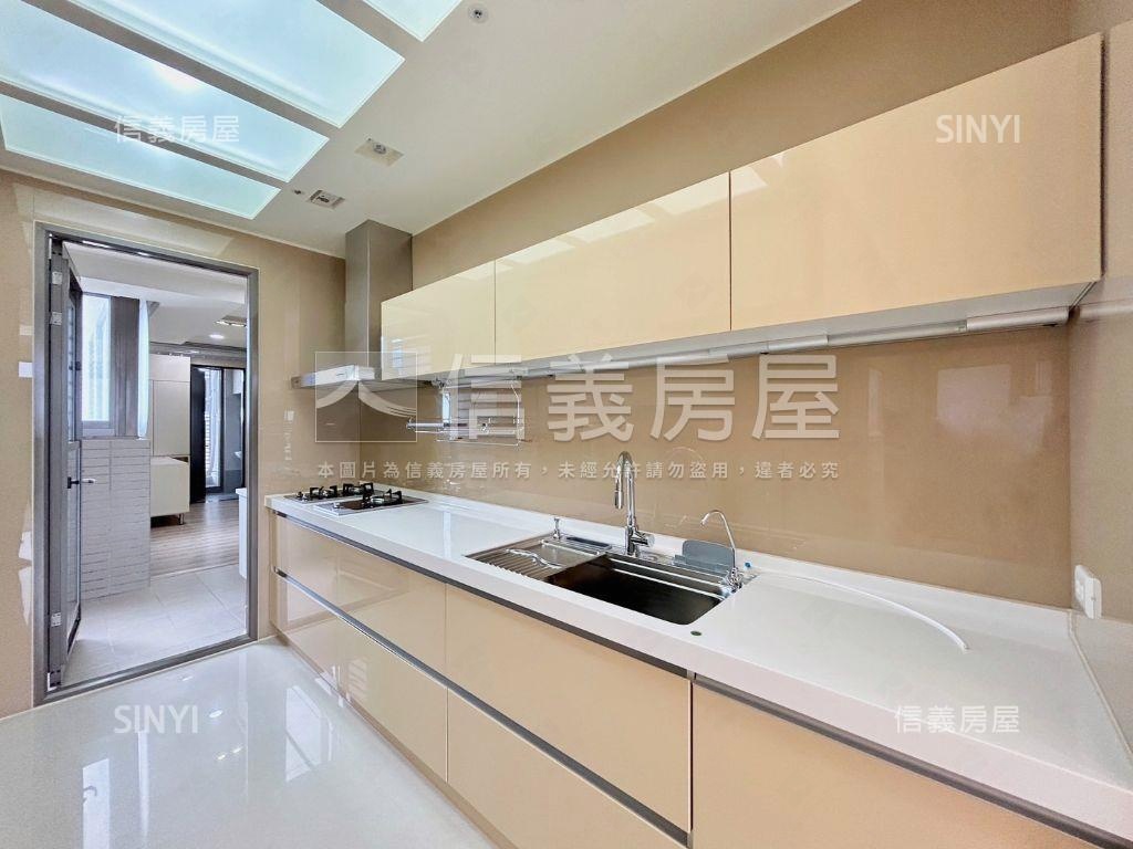 河岸高樓豪邸附三平車房屋室內格局與周邊環境