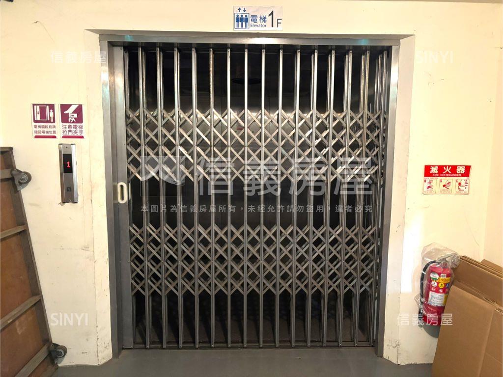 八里新穎挑高ＳＲＣ廠房房屋室內格局與周邊環境