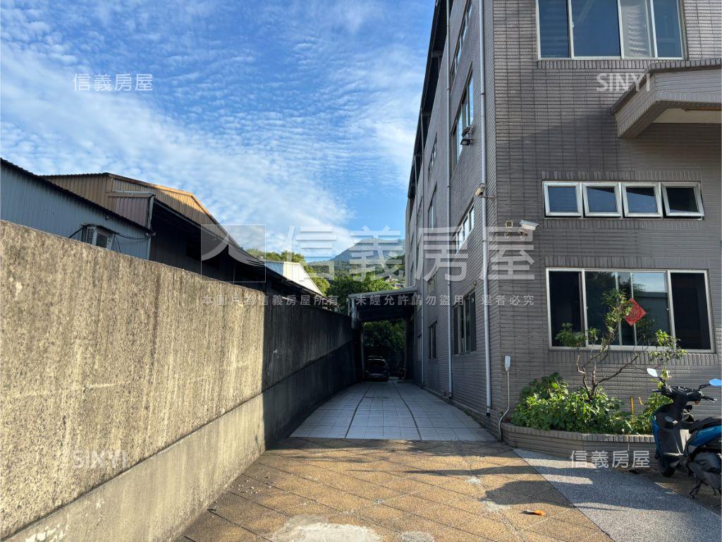 八里新穎挑高ＳＲＣ廠房房屋室內格局與周邊環境