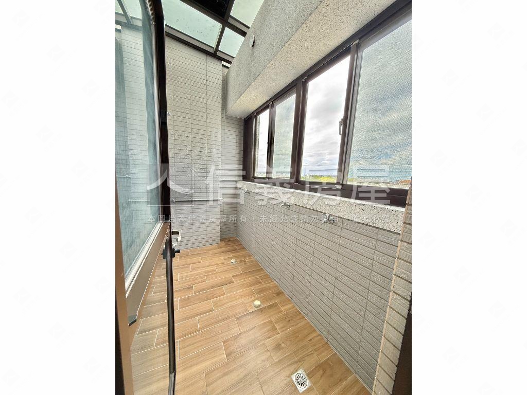 公園旁屋齡新美透天＃１房屋室內格局與周邊環境