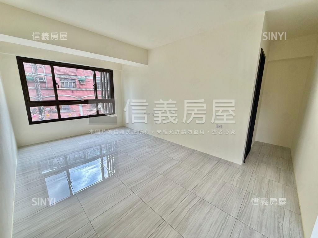 公園旁屋齡新美透天＃１房屋室內格局與周邊環境