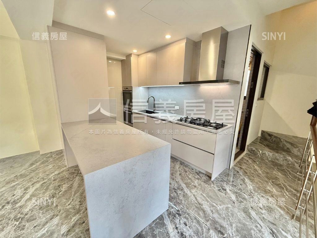 公園旁屋齡新美透天＃１房屋室內格局與周邊環境