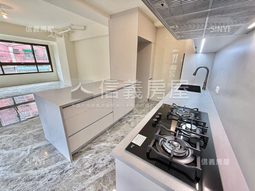 公園旁屋齡新美透天＃１房屋室內格局與周邊環境