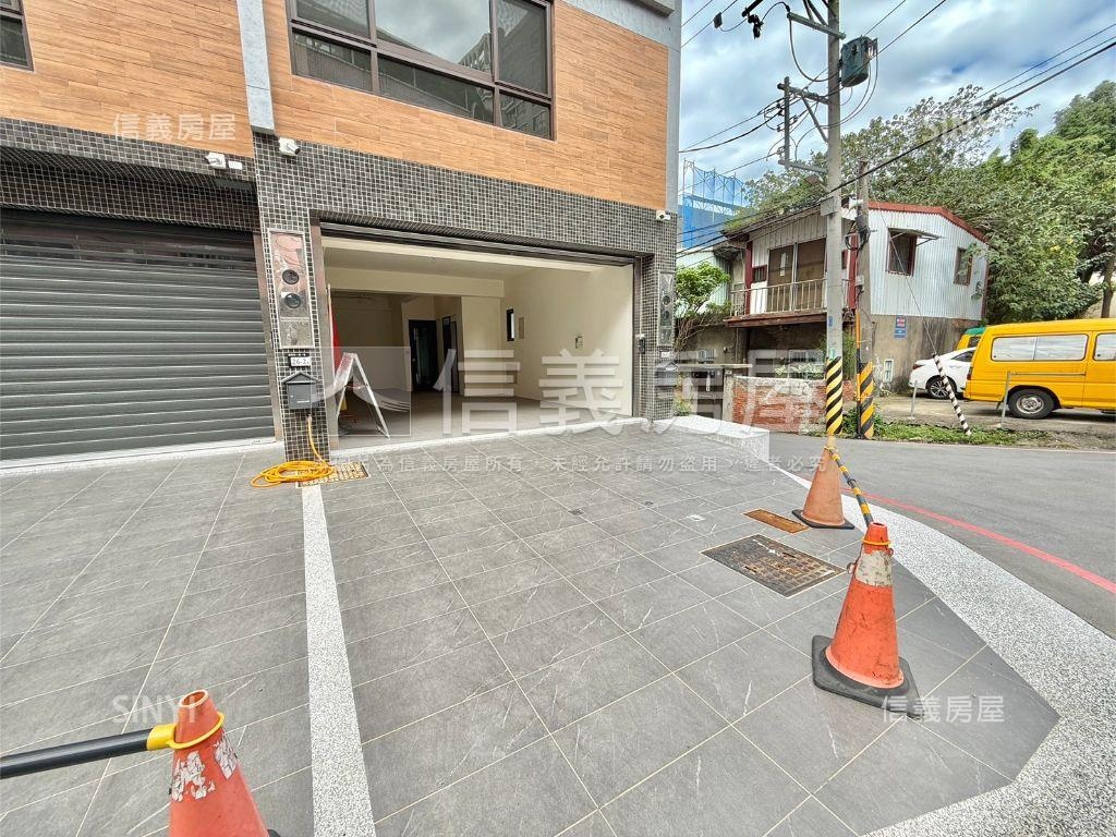 公園旁屋齡新美透天＃１房屋室內格局與周邊環境