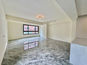 公園旁屋齡新美透天＃１