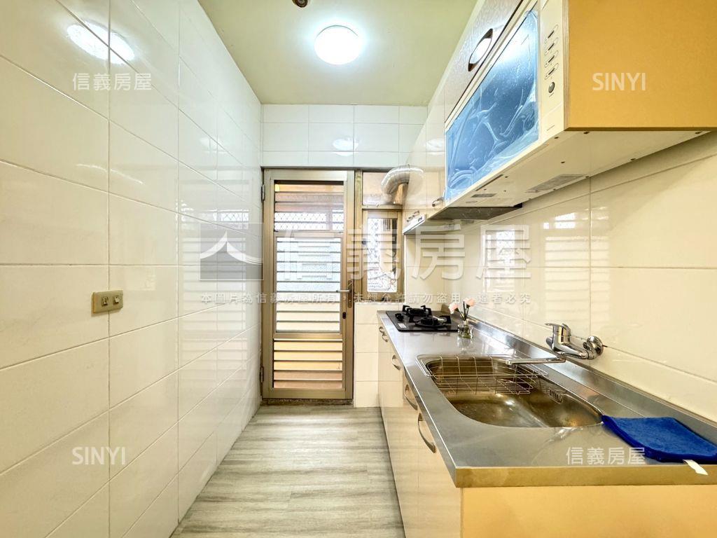 近民俗公園採光三房車位房屋室內格局與周邊環境