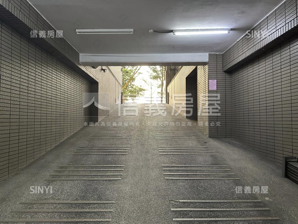 農十六飛揚三房房屋室內格局與周邊環境