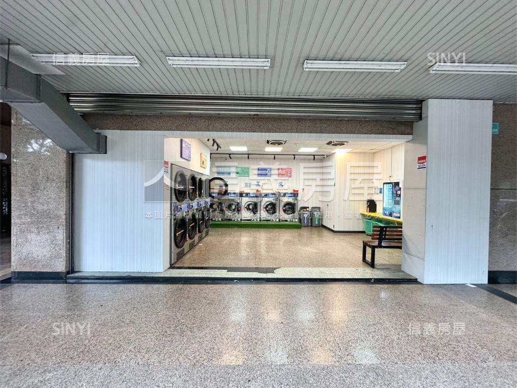 陽光公園大面寬店霸房屋室內格局與周邊環境