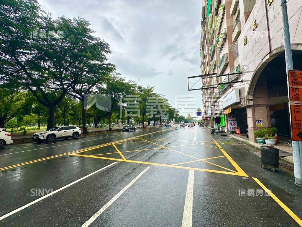 陽光公園大面寬店霸房屋室內格局與周邊環境