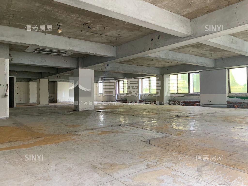 近展覽館三面採光百坪商辦房屋室內格局與周邊環境