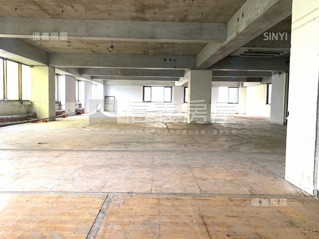 近展覽館三面採光百坪商辦房屋室內格局與周邊環境