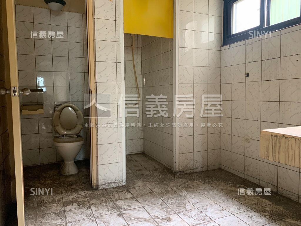 近展覽館三面採光百坪商辦房屋室內格局與周邊環境