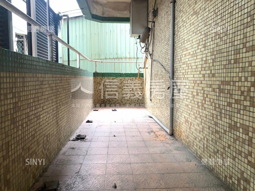 近展覽館三面採光百坪商辦房屋室內格局與周邊環境