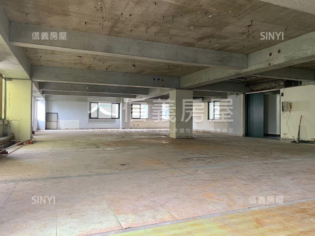 近展覽館三面採光百坪商辦房屋室內格局與周邊環境