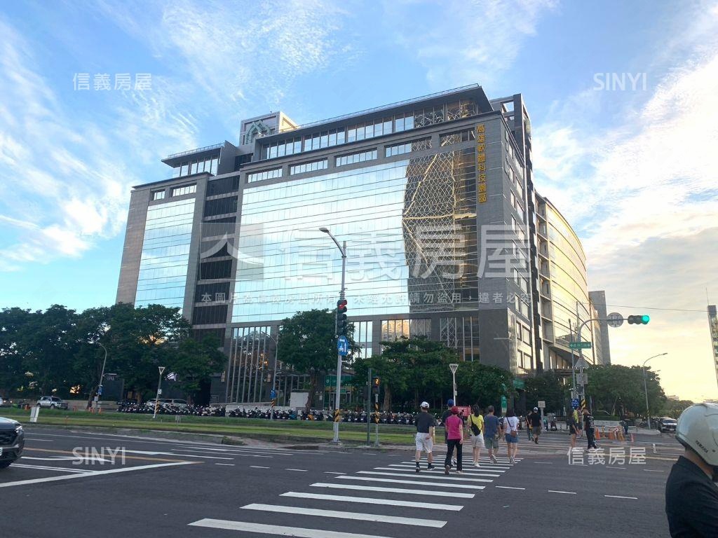 近展覽館三面採光百坪商辦房屋室內格局與周邊環境