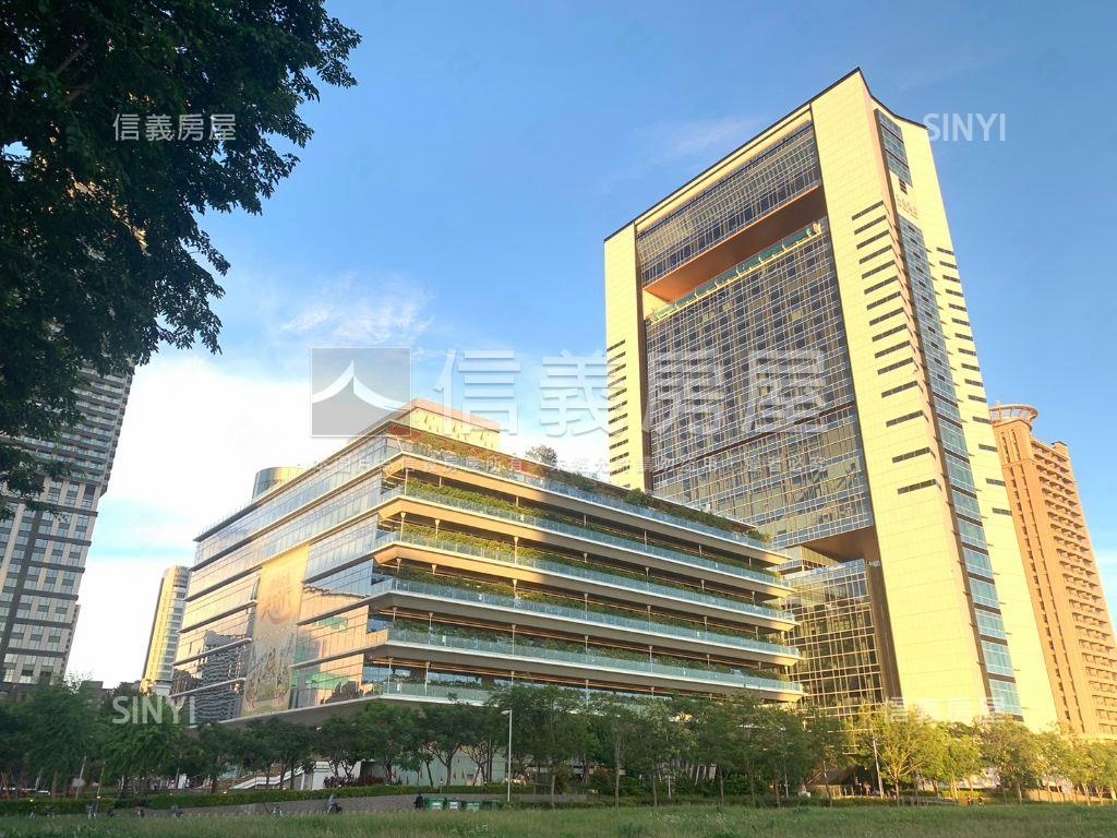 近展覽館三面採光百坪商辦房屋室內格局與周邊環境
