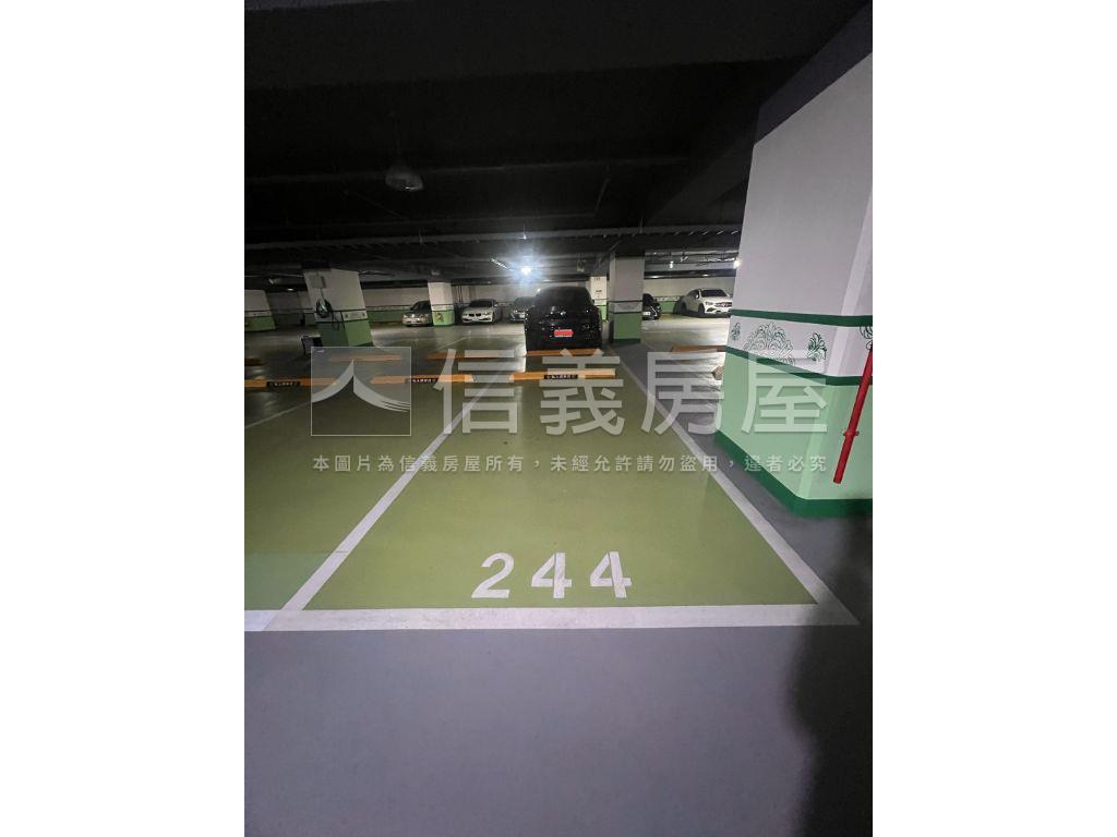 中悅皇苑Ｂ２車位房屋室內格局與周邊環境
