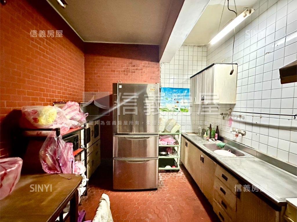 德昌街優質４樓＋頂加房屋室內格局與周邊環境