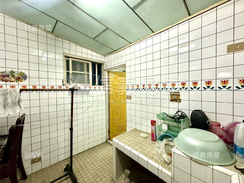 德昌街優質４樓＋頂加房屋室內格局與周邊環境