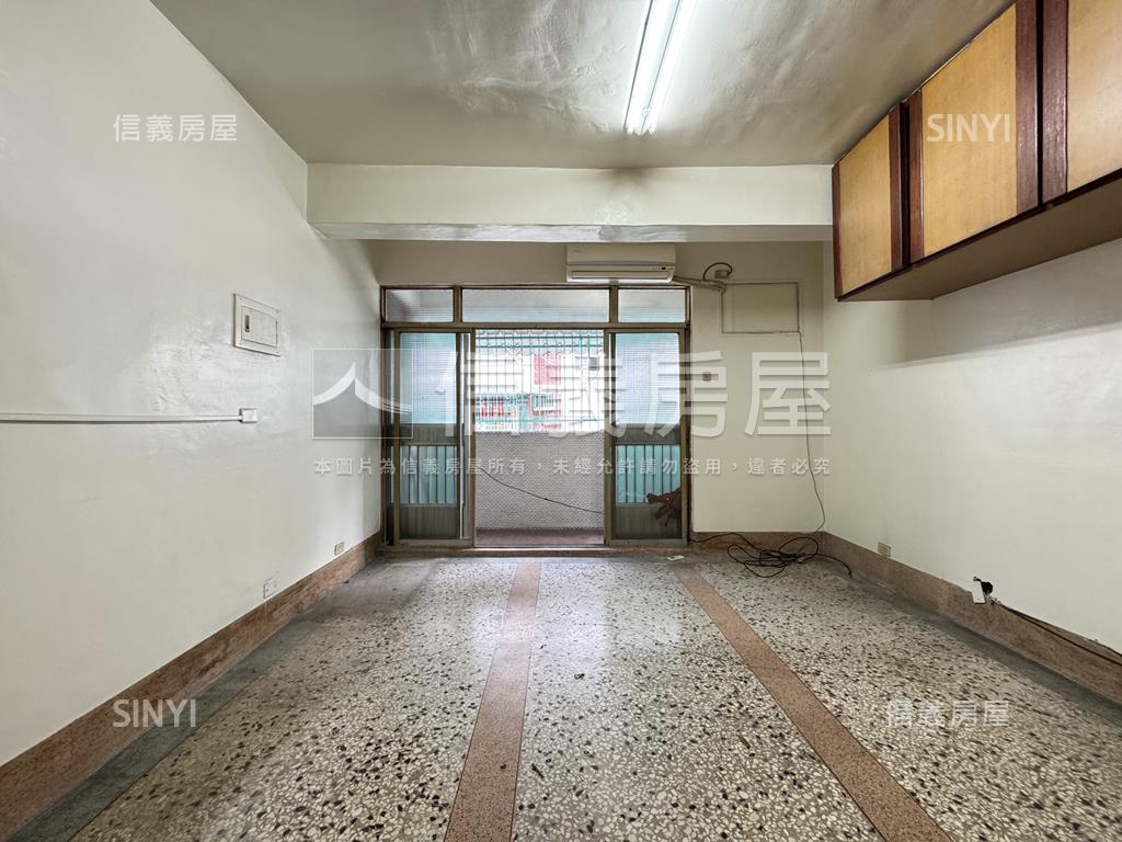 瑞隆８米正樓ＲＣ騎樓透天房屋室內格局與周邊環境