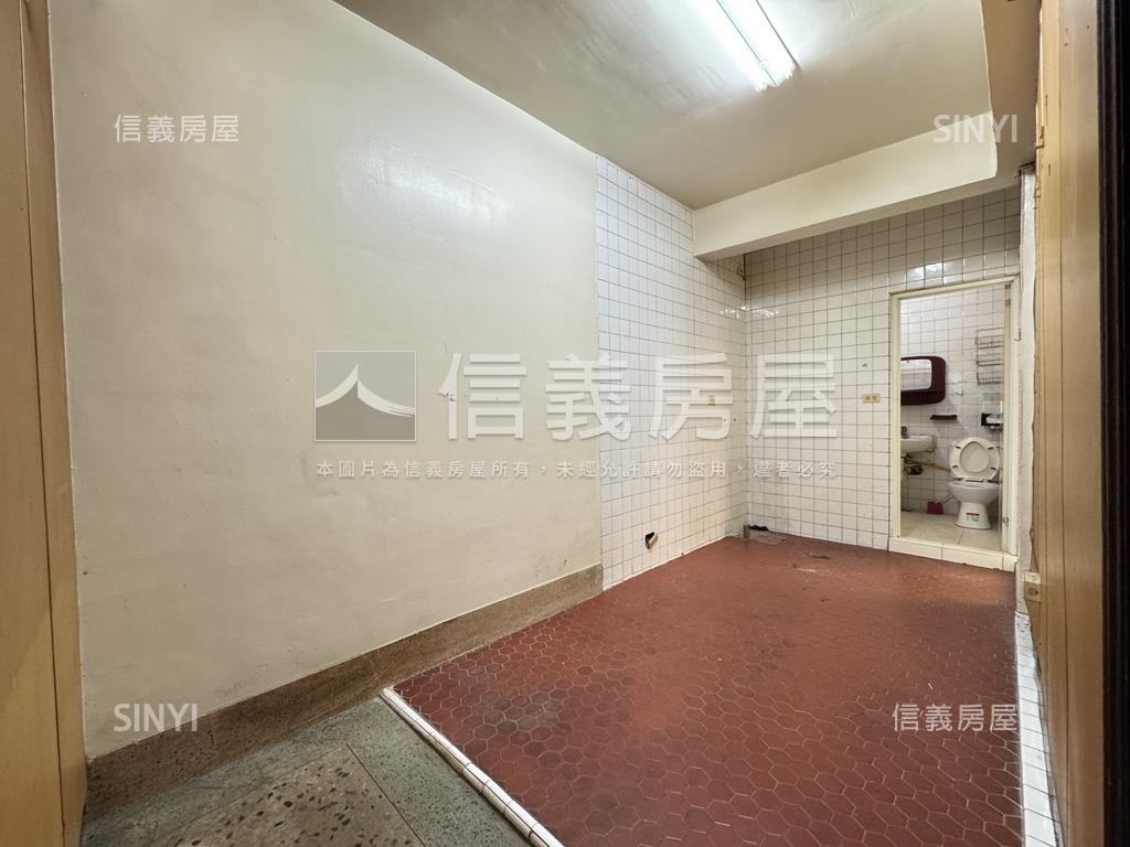 瑞隆８米正樓ＲＣ騎樓透天房屋室內格局與周邊環境