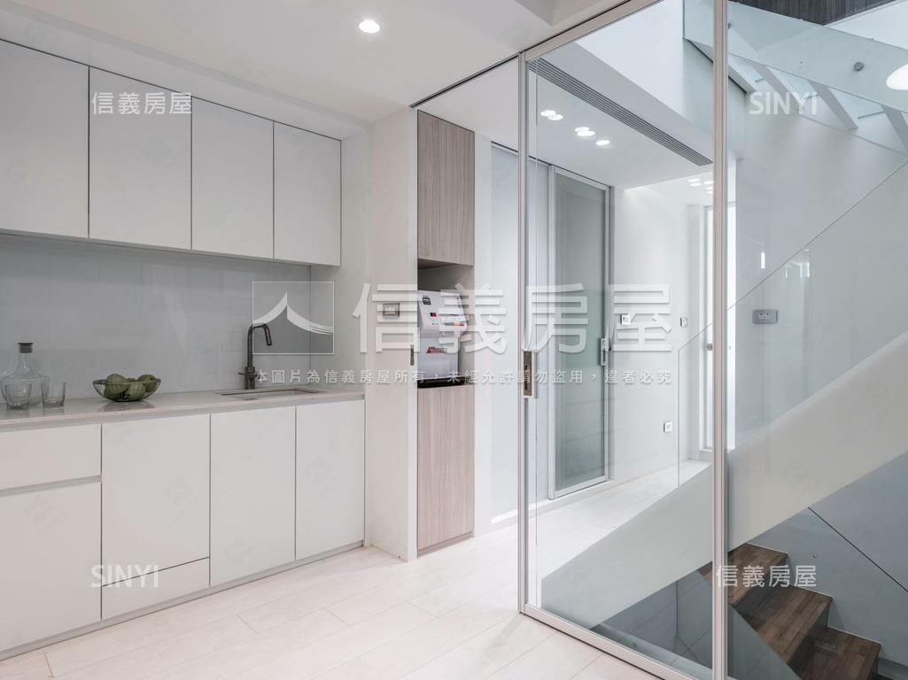中正東路設計師的美屋房屋室內格局與周邊環境