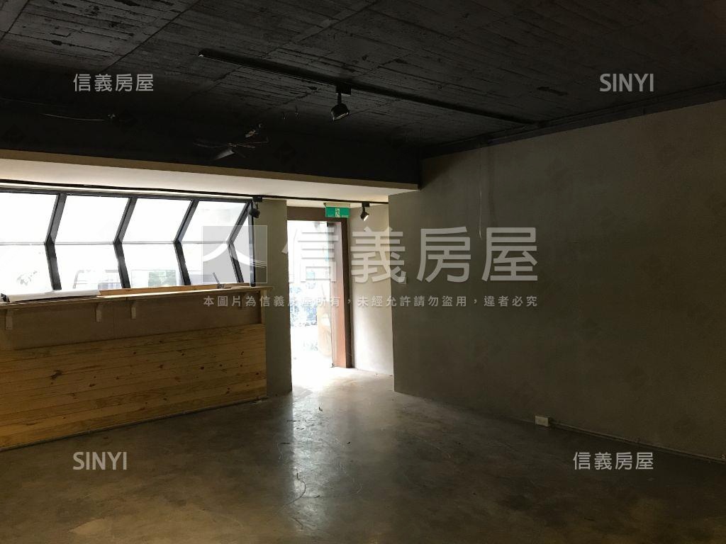 仁愛路四段面寬雙店面房屋室內格局與周邊環境