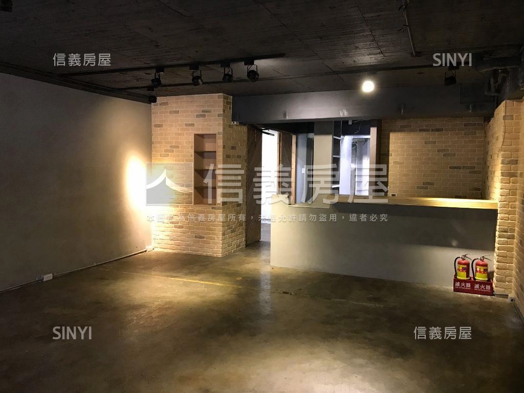仁愛路四段面寬雙店面房屋室內格局與周邊環境