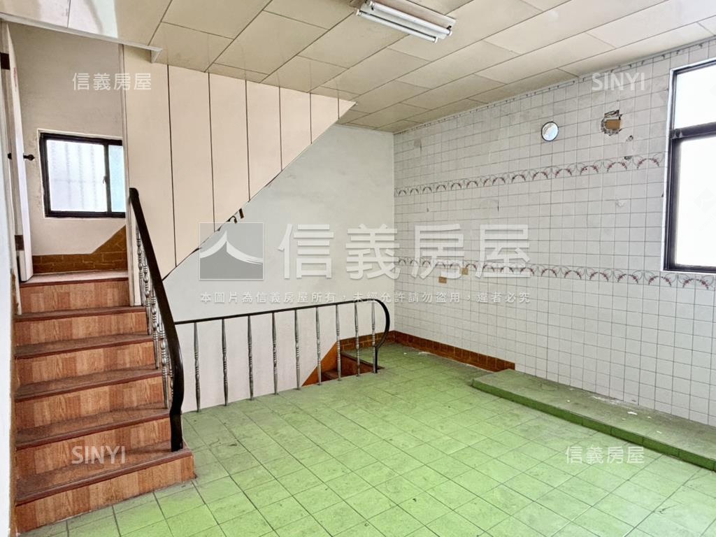 近高雄火車站正街透店房屋室內格局與周邊環境