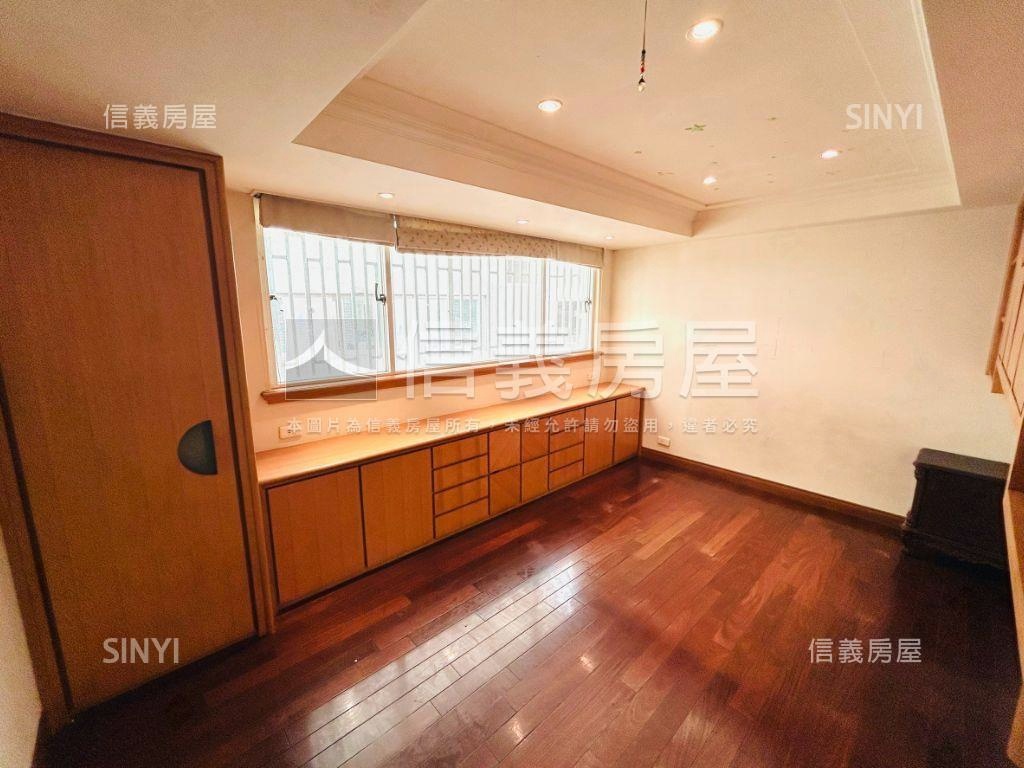 翠園頂樓花園大戶帶車位房屋室內格局與周邊環境