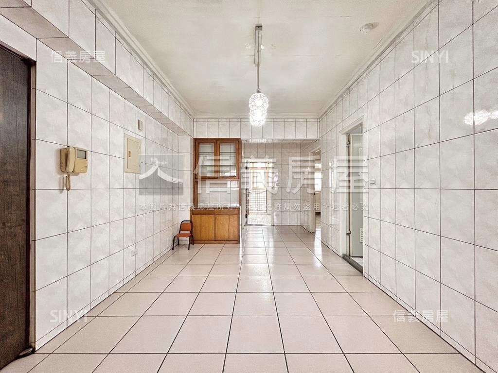 校園京華明亮電梯三房房屋室內格局與周邊環境