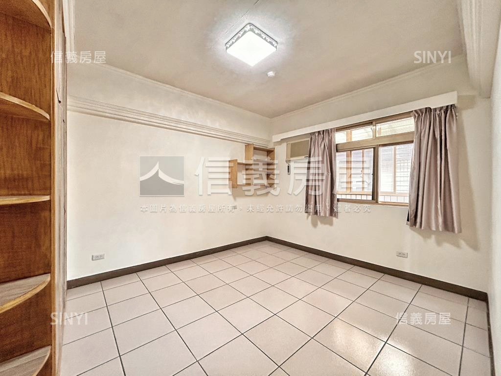 校園京華明亮電梯三房房屋室內格局與周邊環境