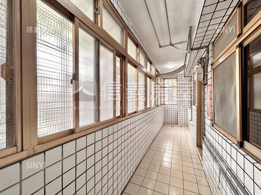 校園京華明亮電梯三房房屋室內格局與周邊環境